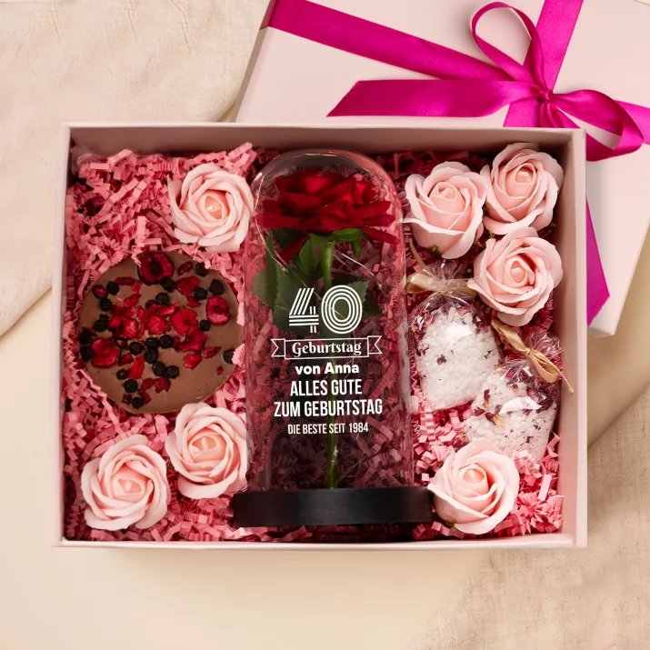Geschenkset zum 40. Geburtstag mit Ewiger Rose, Schokolade und Badesalz Geschenkset zum 40. Geburtstag mit Ewiger Rose, Schokolade und Badesalz