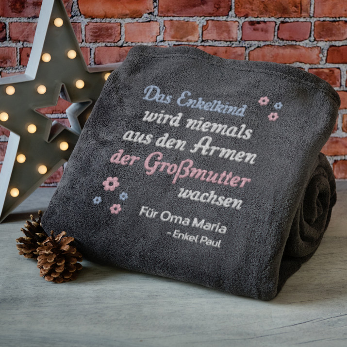 Oma - Decke mit Stickerei