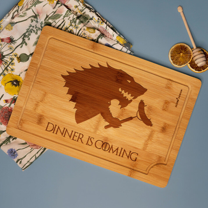 Dinner is Coming - Schneidebrett mit Gravur Dinner is Coming - Schneidebrett mit Gravur