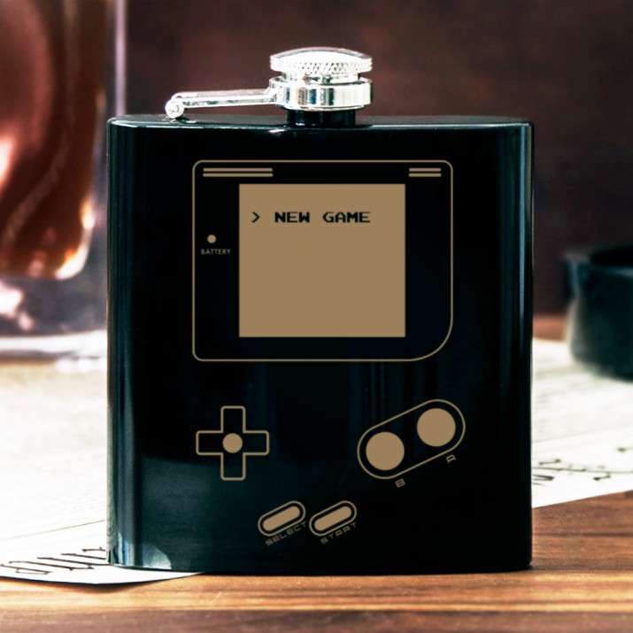 Game Boy - Flachmann mit Gravur