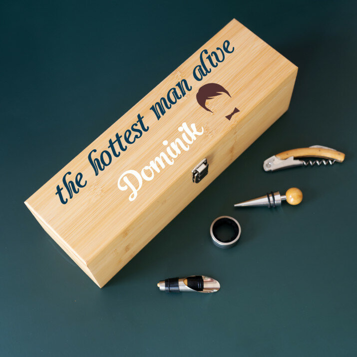 Hottest man - Weinkiste mit Zubehör