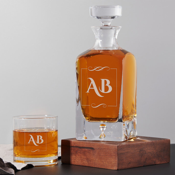 Initialen - Whiskykaraffe und Whiskygläser - Set mit Gravur Initialen - Whiskykaraffe und Whiskygläser - Set mit Gravur