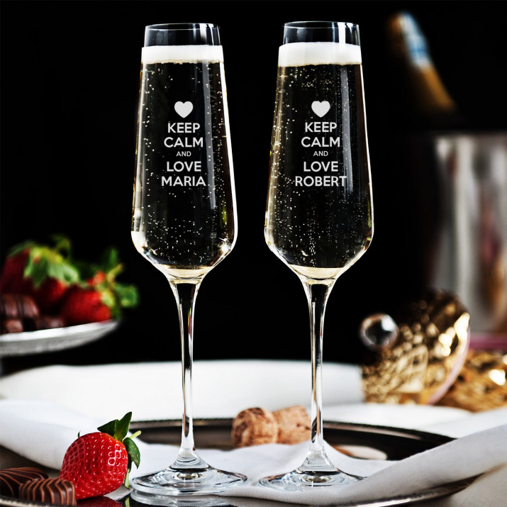 Keep calm and love me - Zwei Sektgläser mit Gravur Keep calm and love me - Zwei Sektgläser mit Gravur