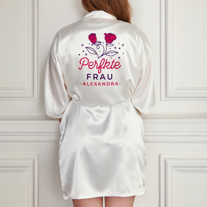 Perfekte Frau - Bademantel aus Satin 