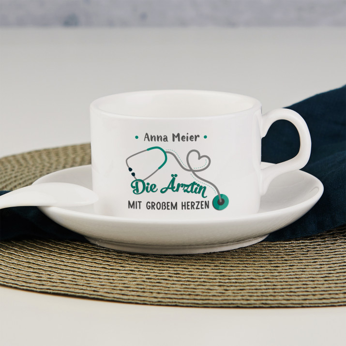 Ärztin mit großem Herzen - Tasse mit Untertasse