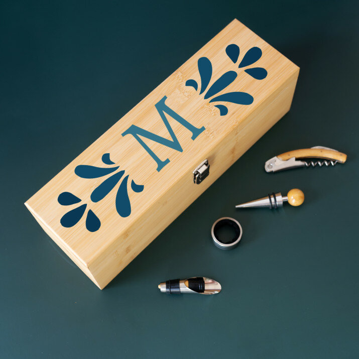 Buchstabe - Weinkiste mit Zubehör
