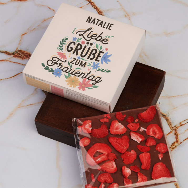 Liebe Grüße zum Frauentag - Schokolade mit Erdbeeren Liebe Grüße zum Frauentag - Schokolade mit Erdbeeren
