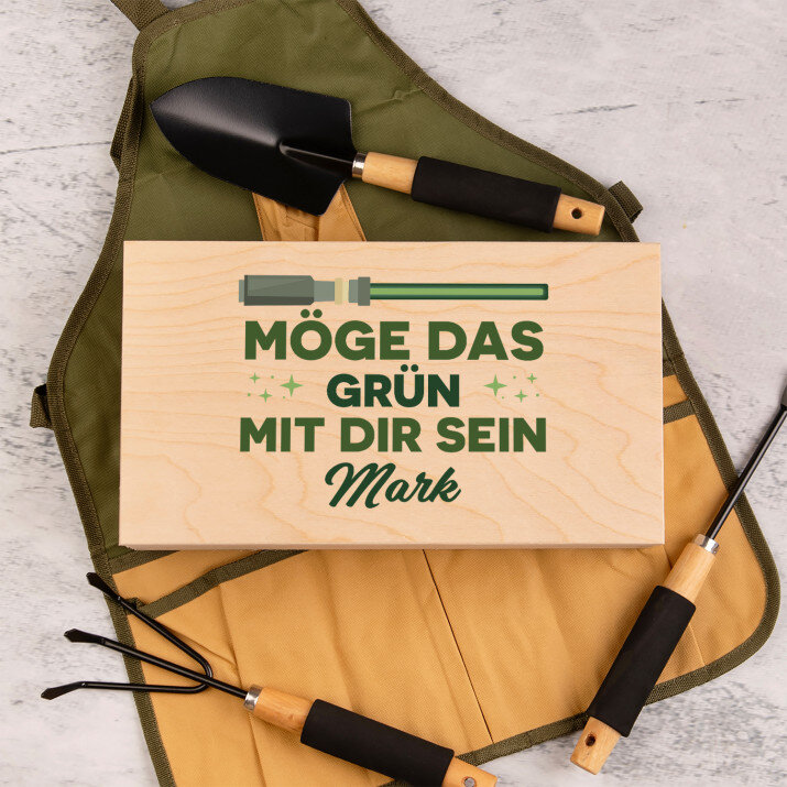 Möge das grün mit dir sein - Gartengeräte in Schürze