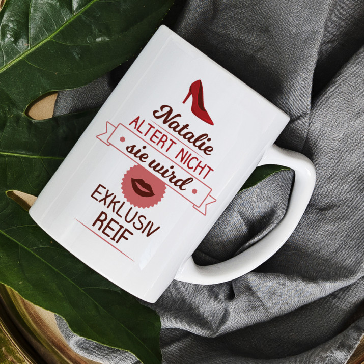Sie altert nicht - personalisierte Tasse