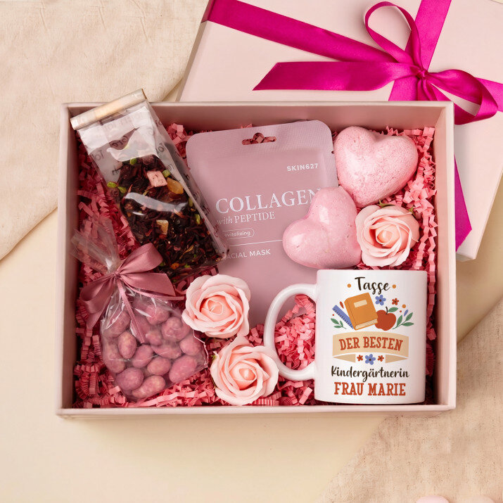 Tasse und Rosen-Spa-Set für eine Kindergärtnerin