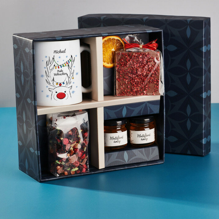 Geschenkset mit Tasse und Tee Zu Weihnachten Geschenkset mit Tasse und Tee Zu Weihnachten