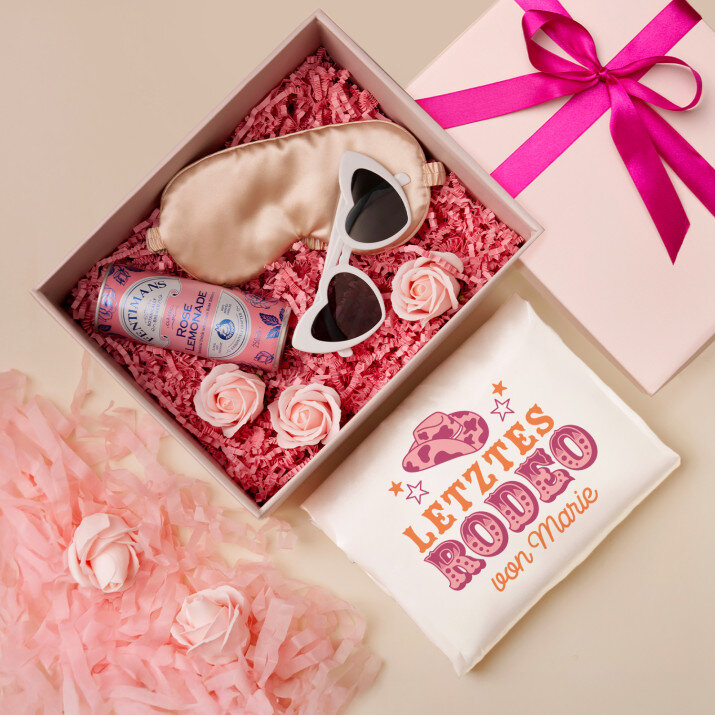 Geschenkset für einen Junggesellinnenabschied 2 mit Satinbademantel und Brille