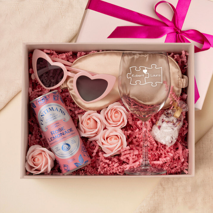 Set mit einem Glas und einer Augenbinde Romantisch Set mit einem Glas und einer Augenbinde Romantisch
