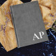 Serif Initialen - Notizbuch A5 mit Aufdruck