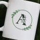 Monogramm im Kreis Blumen - personalisierte Tasse