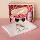 Geschenkset für die Frau mit Satinbademantel und Brille Geschenkset für die Frau mit Satinbademantel und Brille