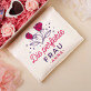 Geschenkset zum Frauentag mit Satinbademantel und Brille Geschenkset zum Frauentag mit Satinbademantel und Brille